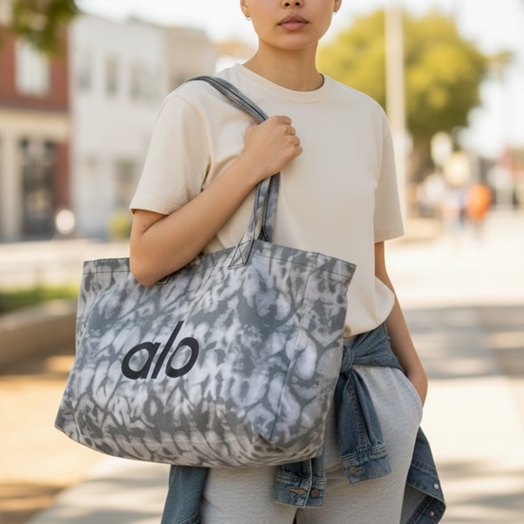 ALO yoga Grey Tie dye shopper tote NWOT
